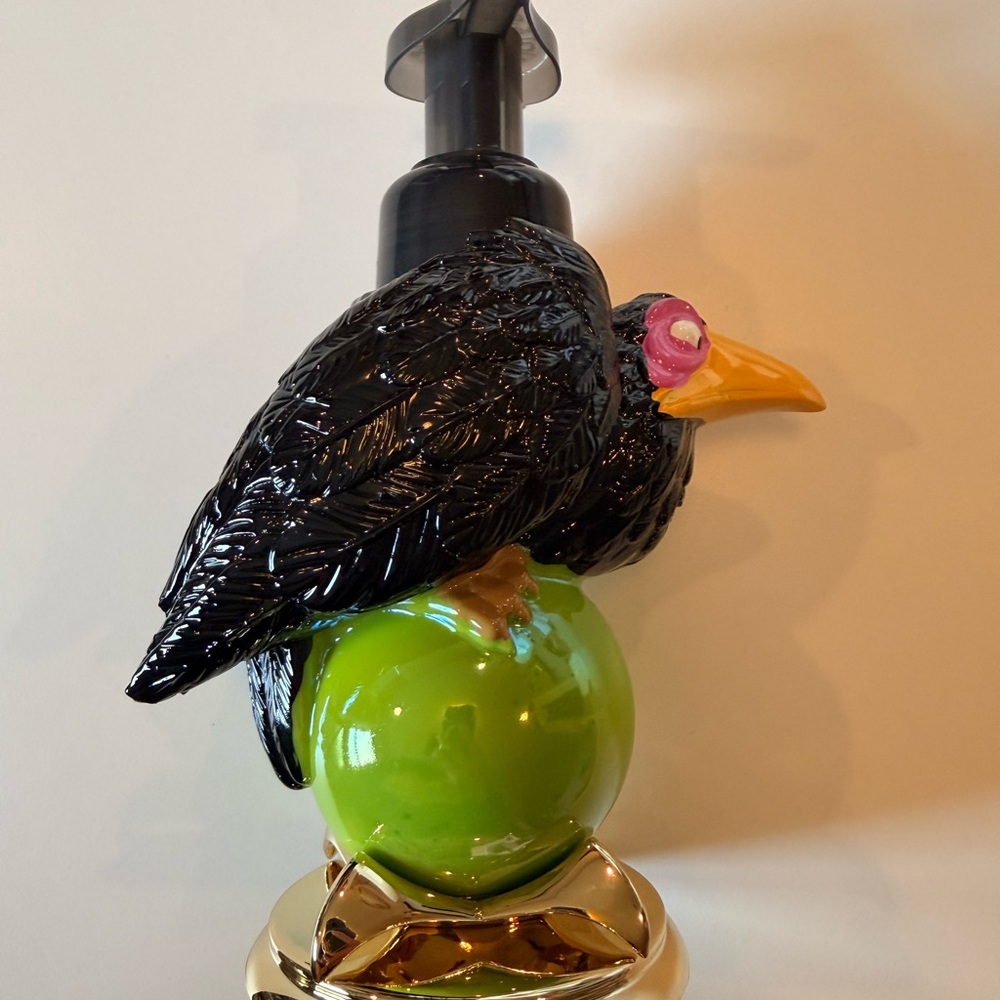 Maleficent Diablo Raven Soap Dispenser Bath & Body Works x Disney Villians - Picture 2 of 8